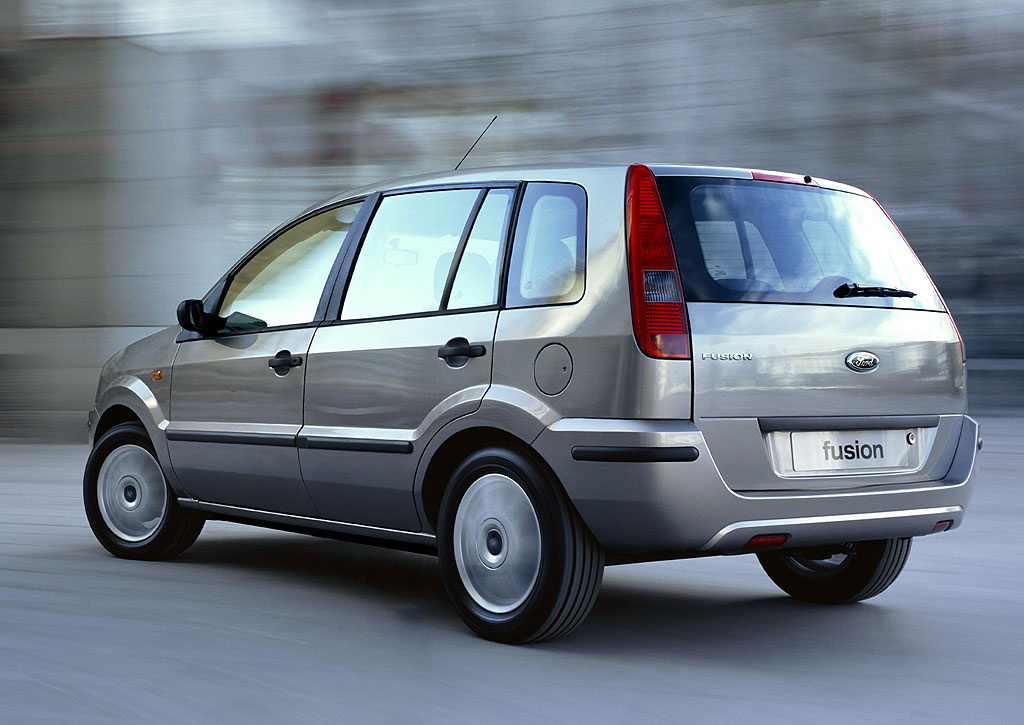 Ford Fusion 2002 005.jpg